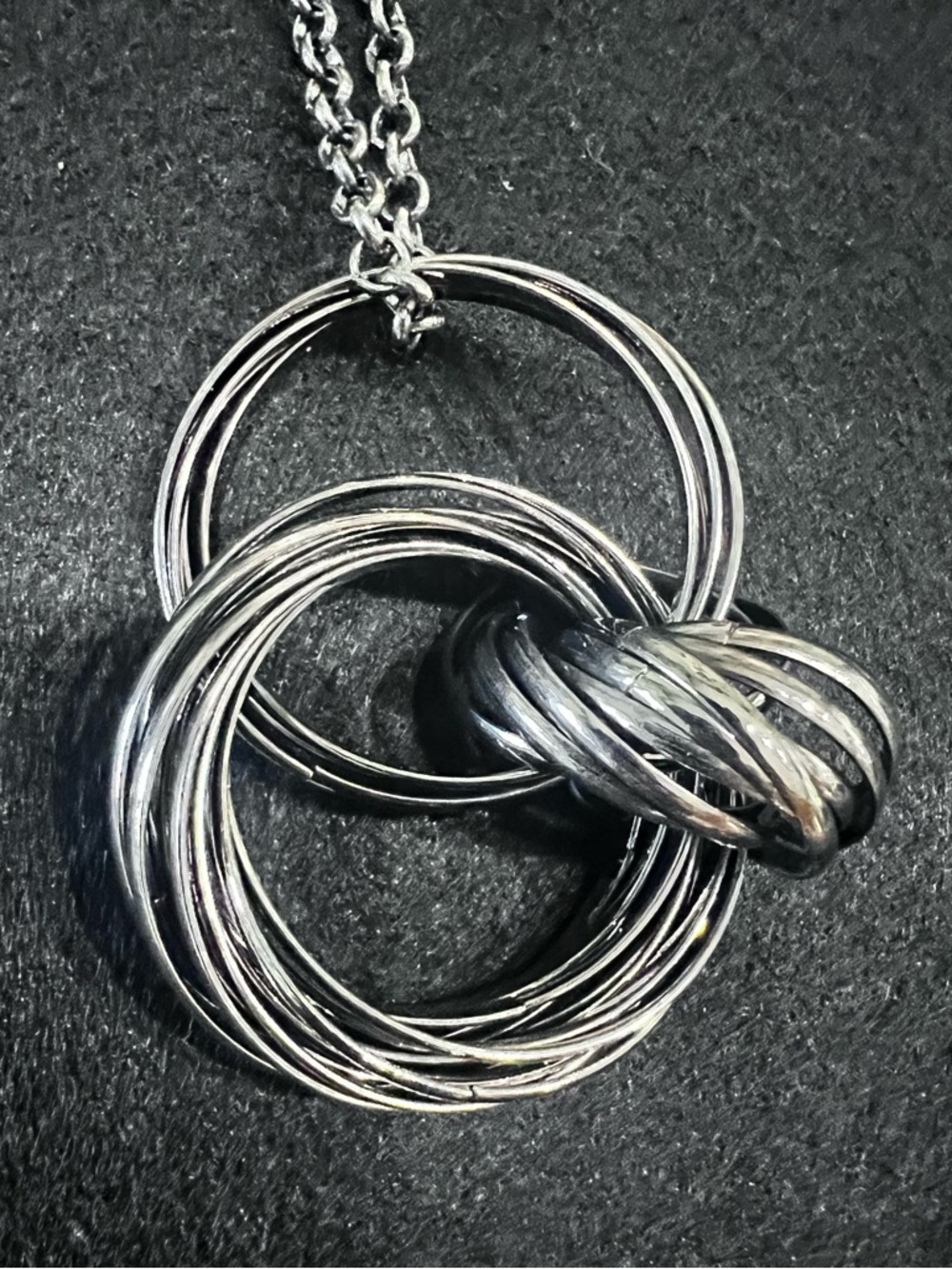 Black chain and Interlocked Circle Pendant Necklace